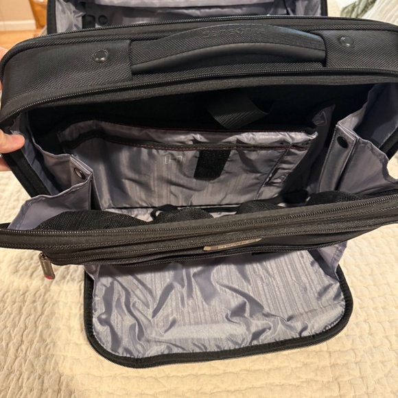 Black Samsonite computer work travel bag. - Picture 6 of 6